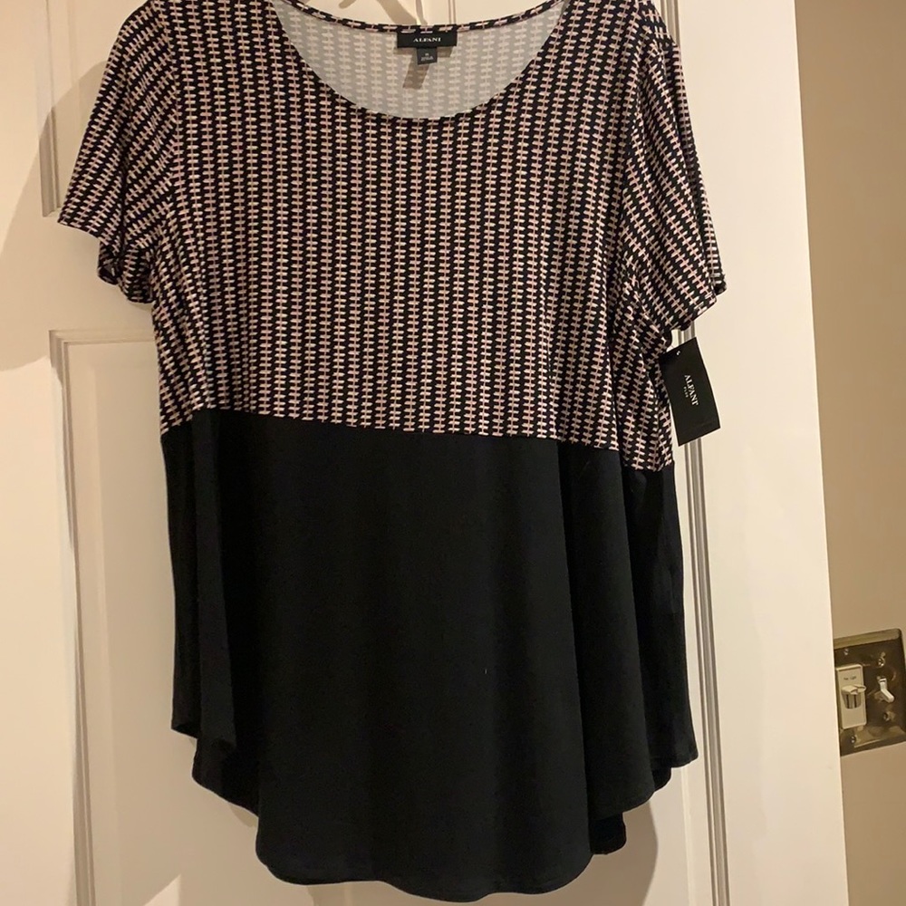 Alfani Black and White Patterned Short Sleeve Top